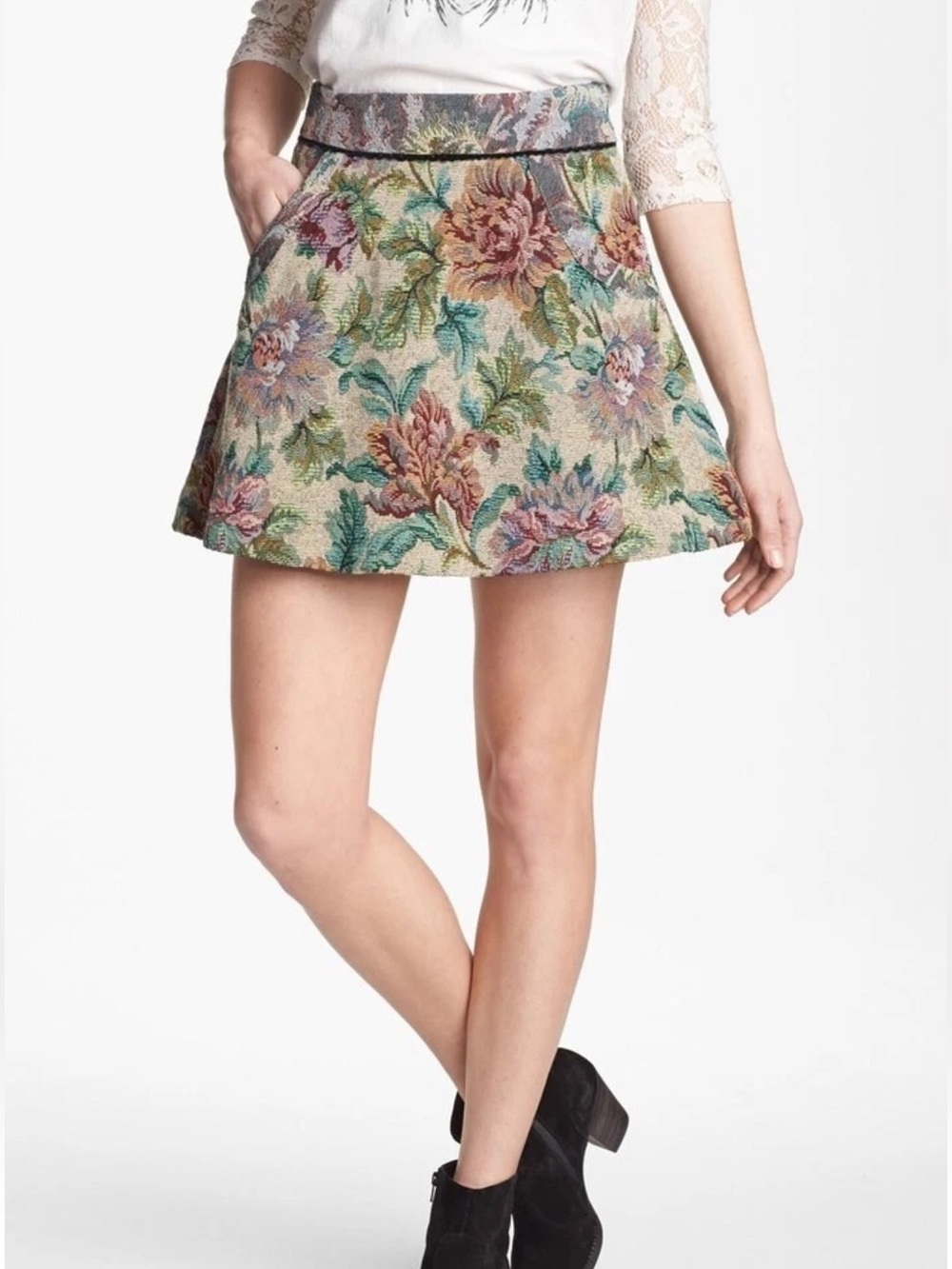 Free People Floral Tapestry Mini Skirt size 2